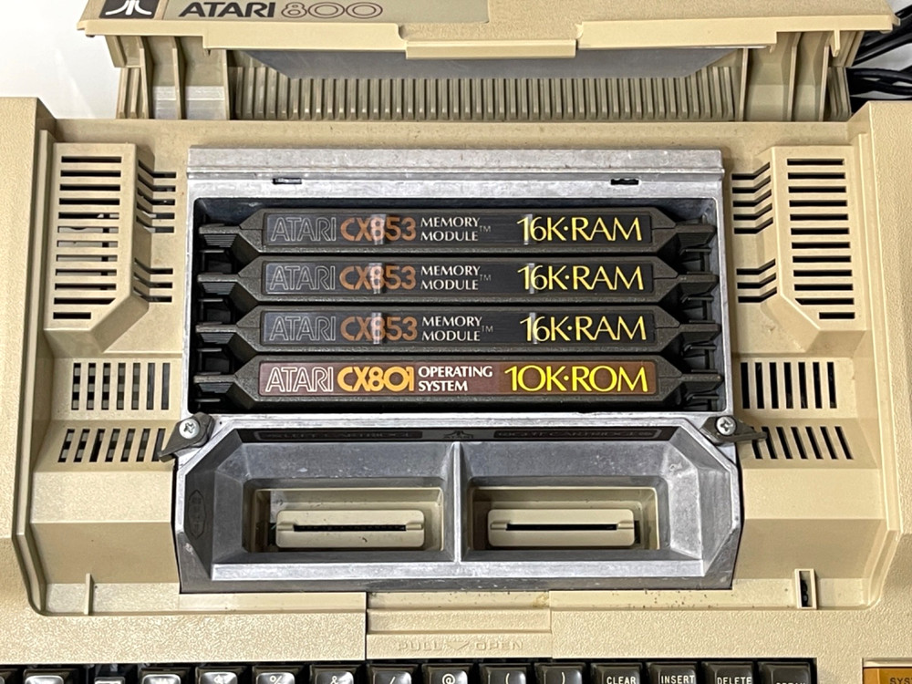 Atari 800 Home Computer with 48K RAM & Guide/Instructions - Missing Keycaps 💻