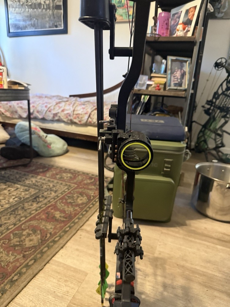 Bowtech Insanity cpx rt hand 60 pounds great bow