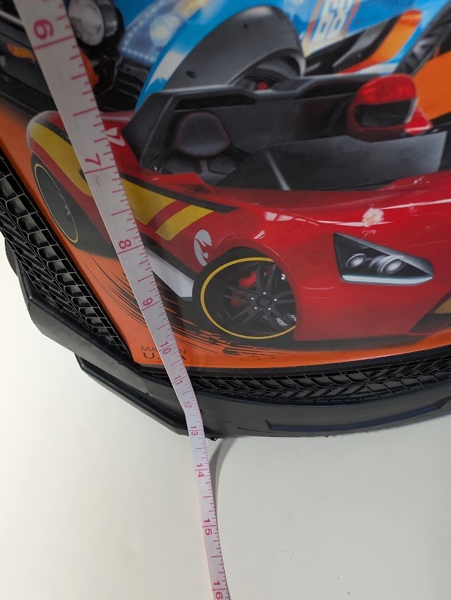 Hot Wheels 100 Car Carrying Case With Rollers & Extendable Handle.