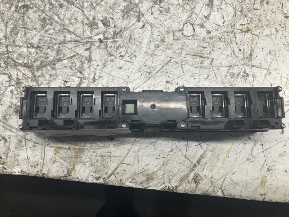 2018-2026 Freightliner CASCADIA SWITCH Dash Panel - Used