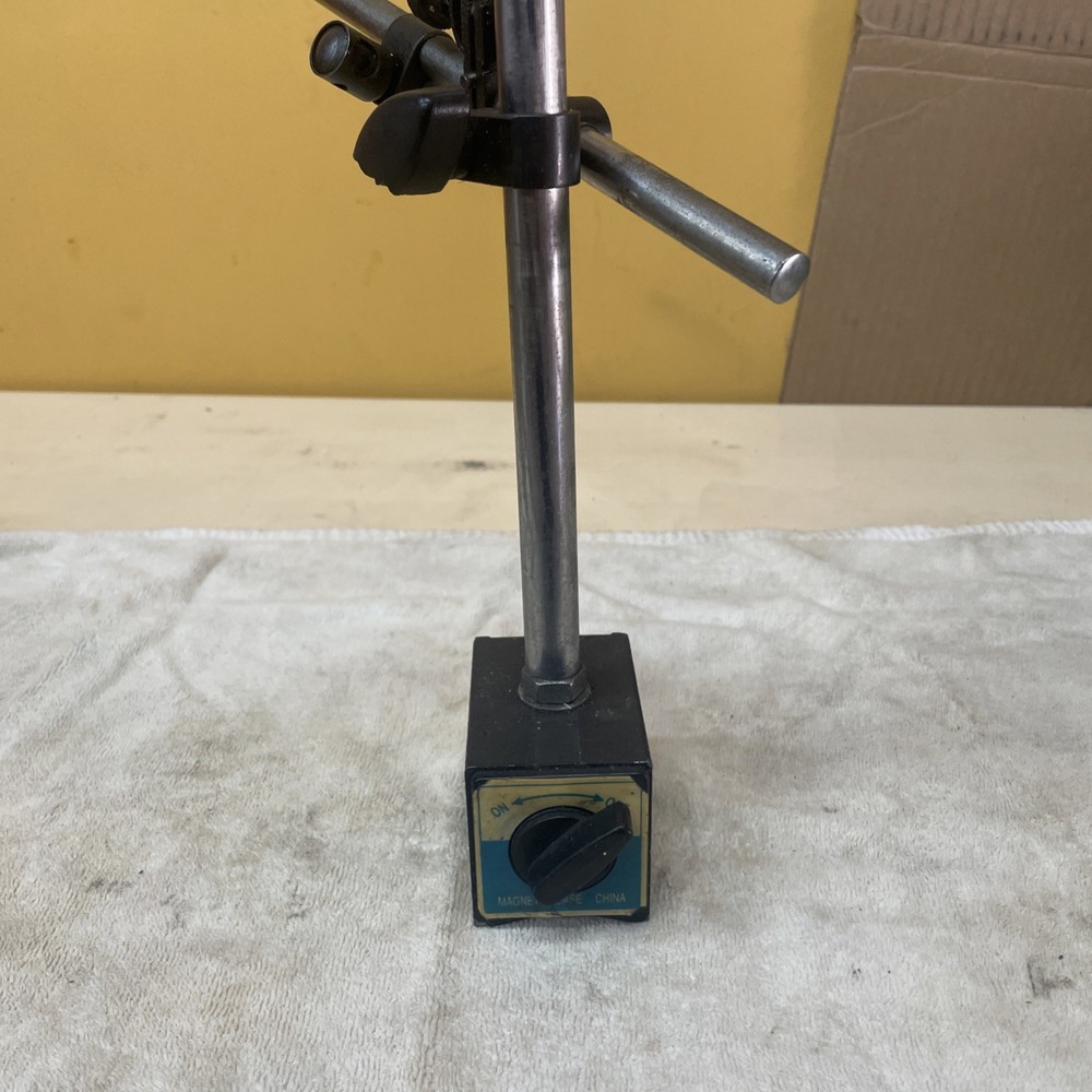 Magnetic Base With Articulating Arm And Indicator Snug