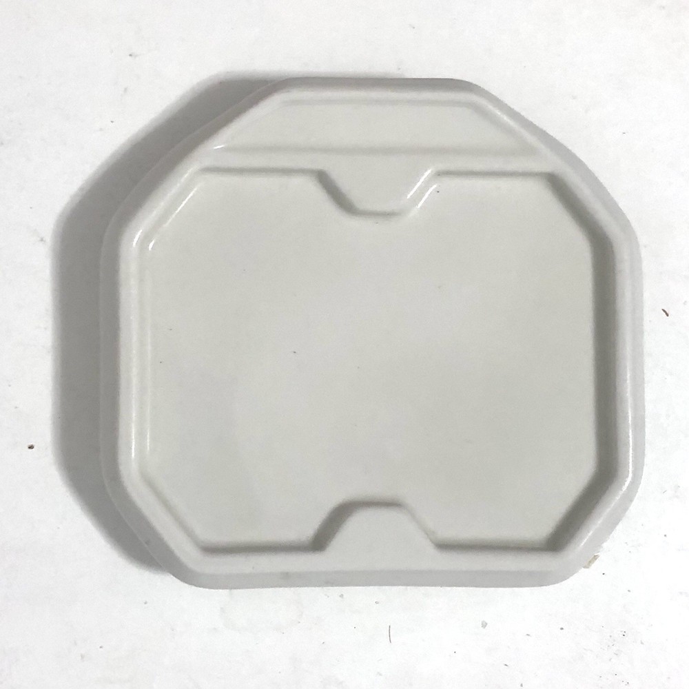 White porcelain plate and pot