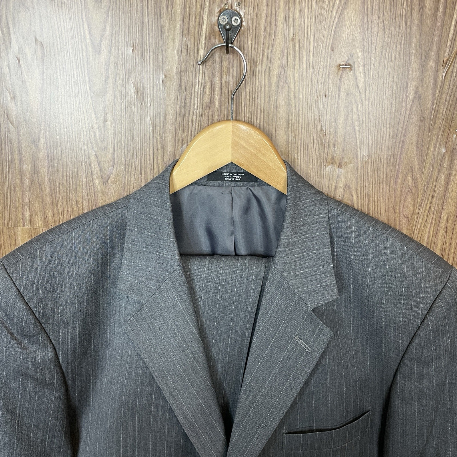 Lineage 2 Piece Suit Mens 44R 38x28 Gray Striped Wool Three Buttons Pants