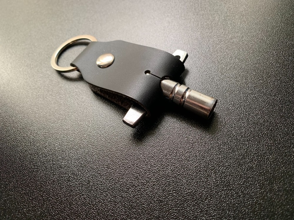 Leather Drum Key Holder Keychain – Quick Access Clip (Black/Brown)