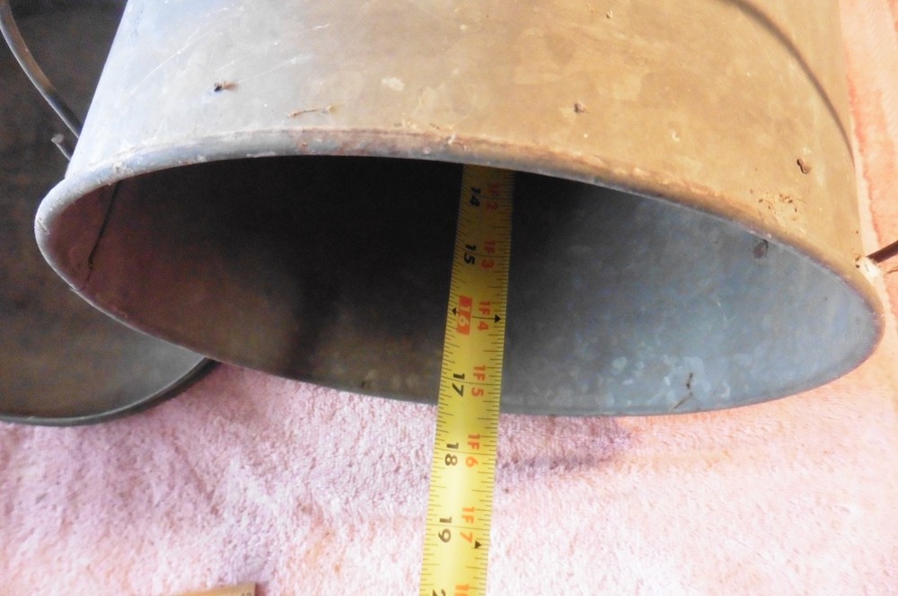 Galvanized Steel Poultry Feeder Seeder? Hand Held Gravity Fed Cone Shaped Bottom