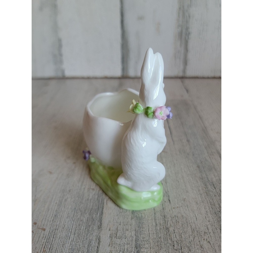 Ceramic white bunny Easter egg holder figure home decor