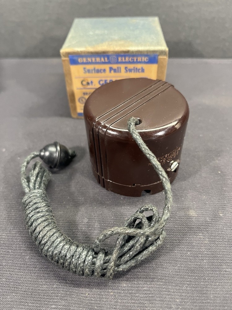NOS NEW General Electric GE 857 Brown Textolite Surface Pull Switch Lamp Light