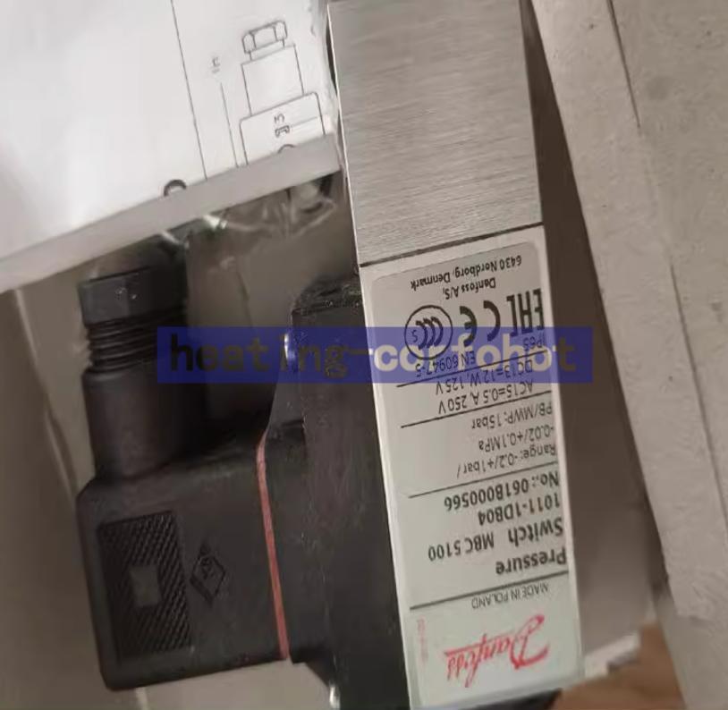 One New Danfoss 061B000566 pressure switch