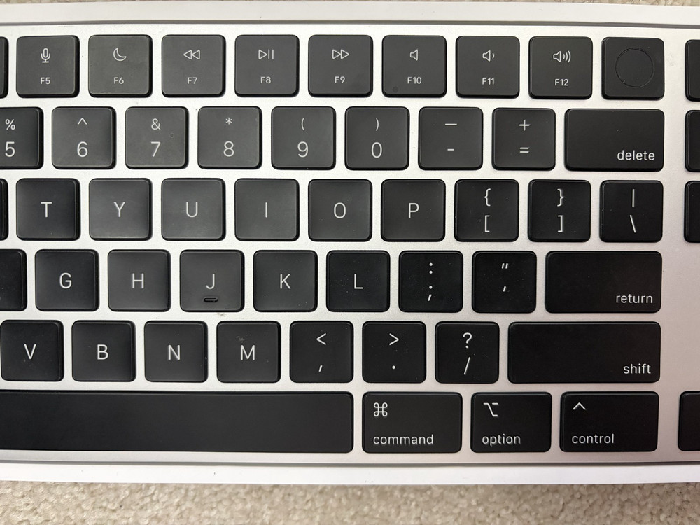 Apple - Magic Keyboard Touch ID and Numeric Keypad LIGHTNING PORT BLACK
