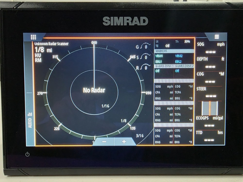 Simrad GO9 XSE Chartplotter Fishfinder w/ Active Imaging 3-in-1 Transducer_