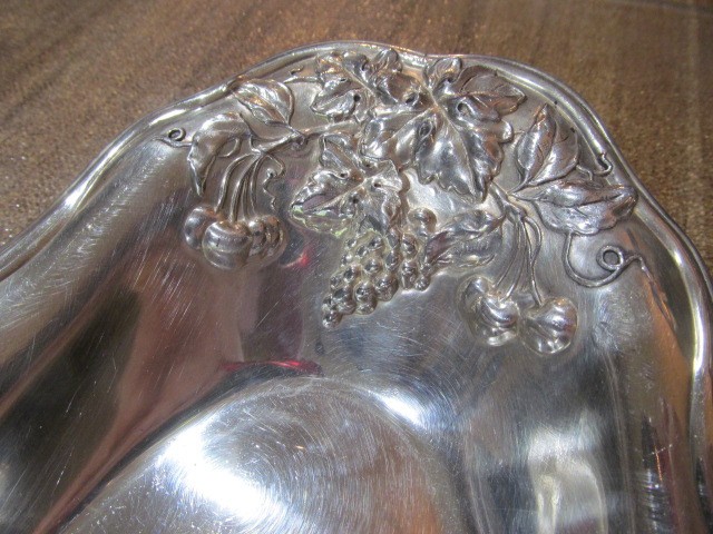 *Superior Silver Co Tray Quadruple Plate 2036 12.5 " x 6.5’’ GRAPES