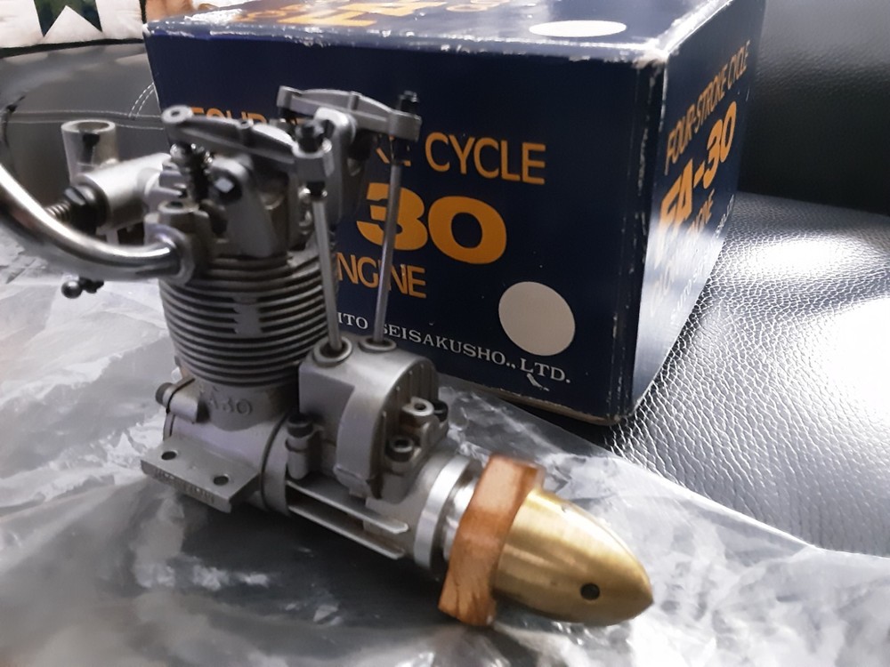 SAITO FOUR STROKE CYCLE FA-30 5cc ENGINE