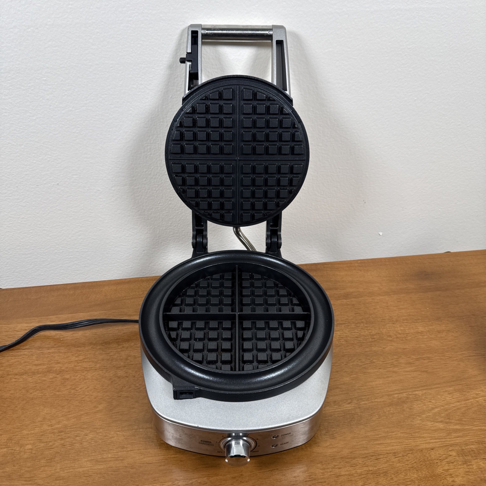 Breville BWM520XL No-Mess Round Waffle Maker Brushed Stainless Steel 7 Settings