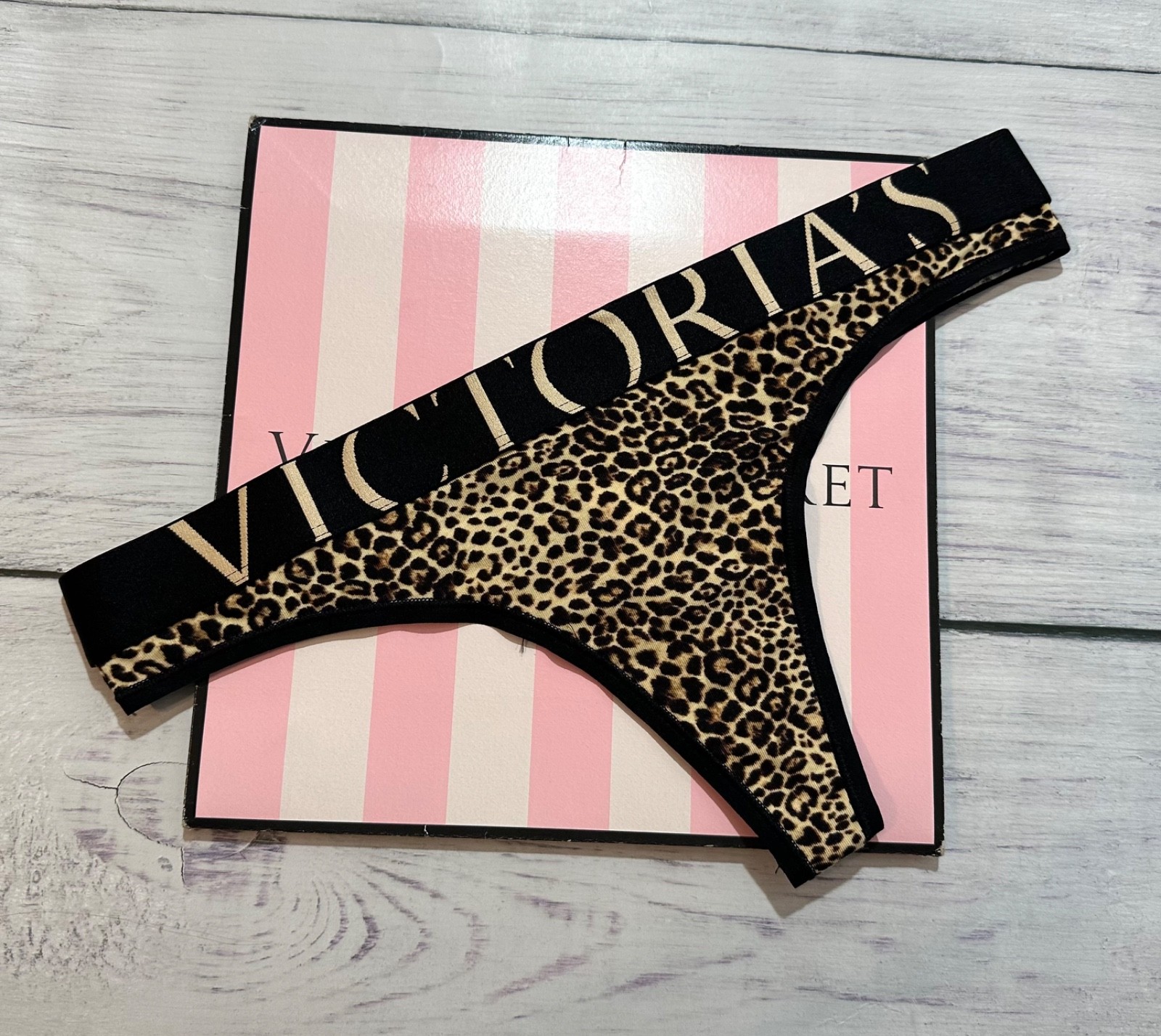 Victoria's Secret Women's Exploded Logo Cotton Thong Panty Leopard