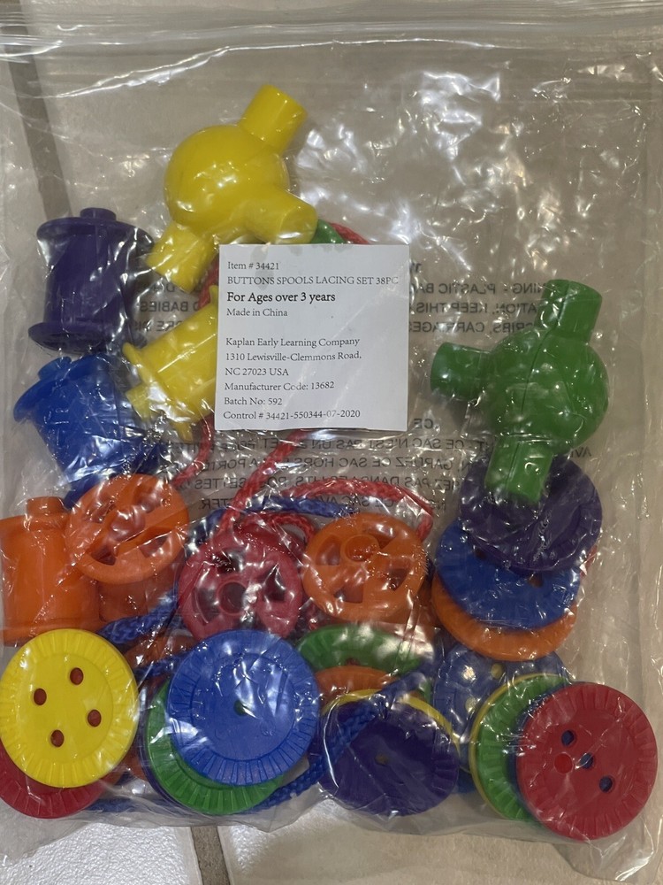 KAPLAN Early Learning Buttons & Spools Lacing School Readiness Backpack Set 4+