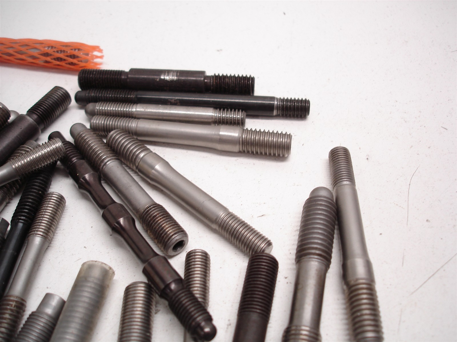 136 ARP / A1 TECHNOLOGIES BULK ASSORTED ENGINE STUDS 5/16"-1/2" HEAD MAIN CARB