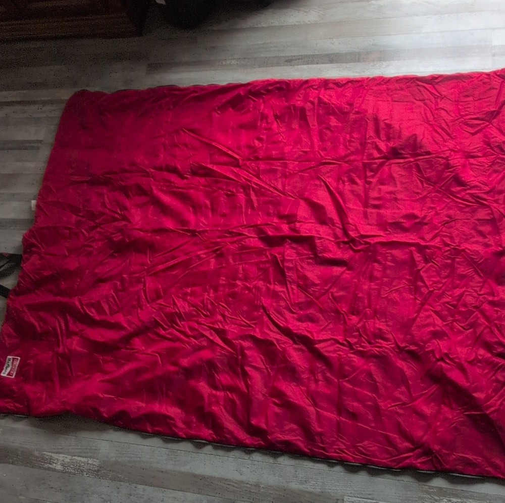 Marlboro Unlimited Red Compact Polyester Sleeping Bag Medium Camping Unisex