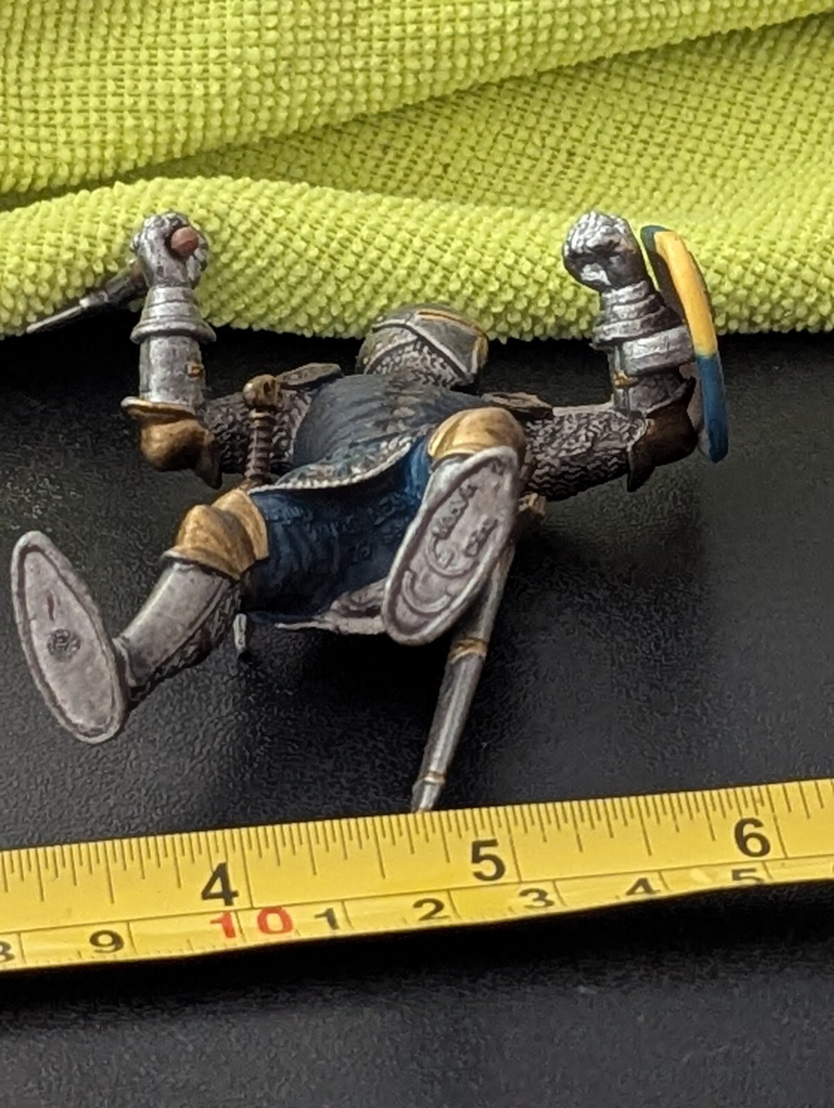 AWESOME SCHLEICH WARRIOR MEDIEVAL W/ SHIELD & SWORD READY FOR BATTLE MFG 2003