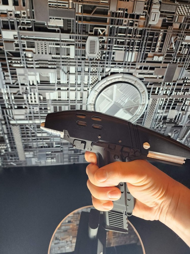 Star Trek V and VI - Type 2 Assault Phaser - Working Trigger and Removeable Clip