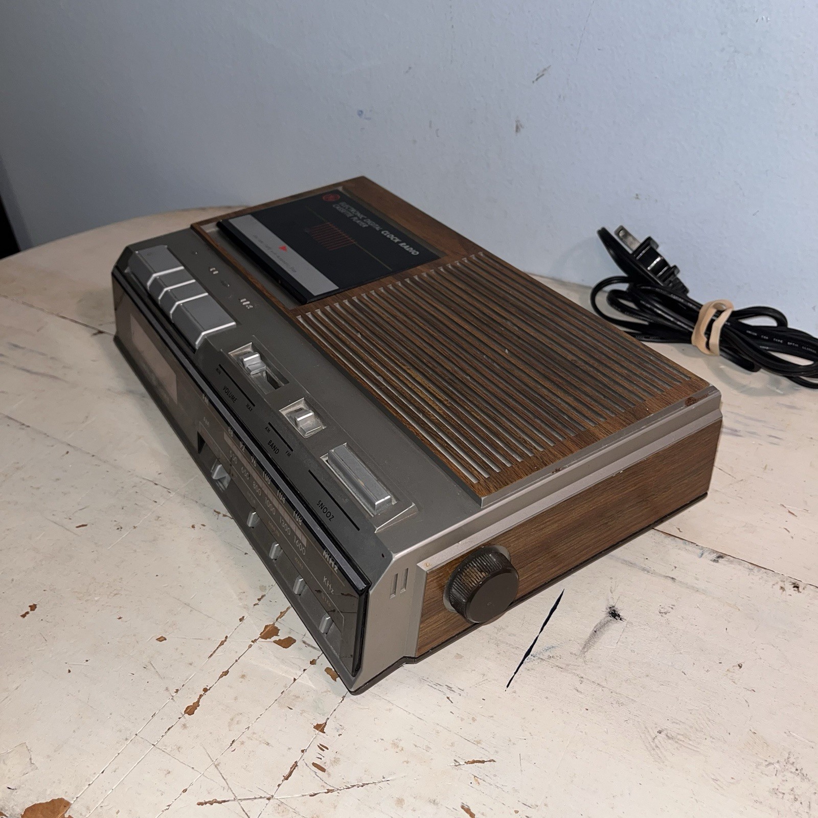 Vintage GE 7-4956B FM/AM Clock Radio Cassette Player Recorder Tested Works Red