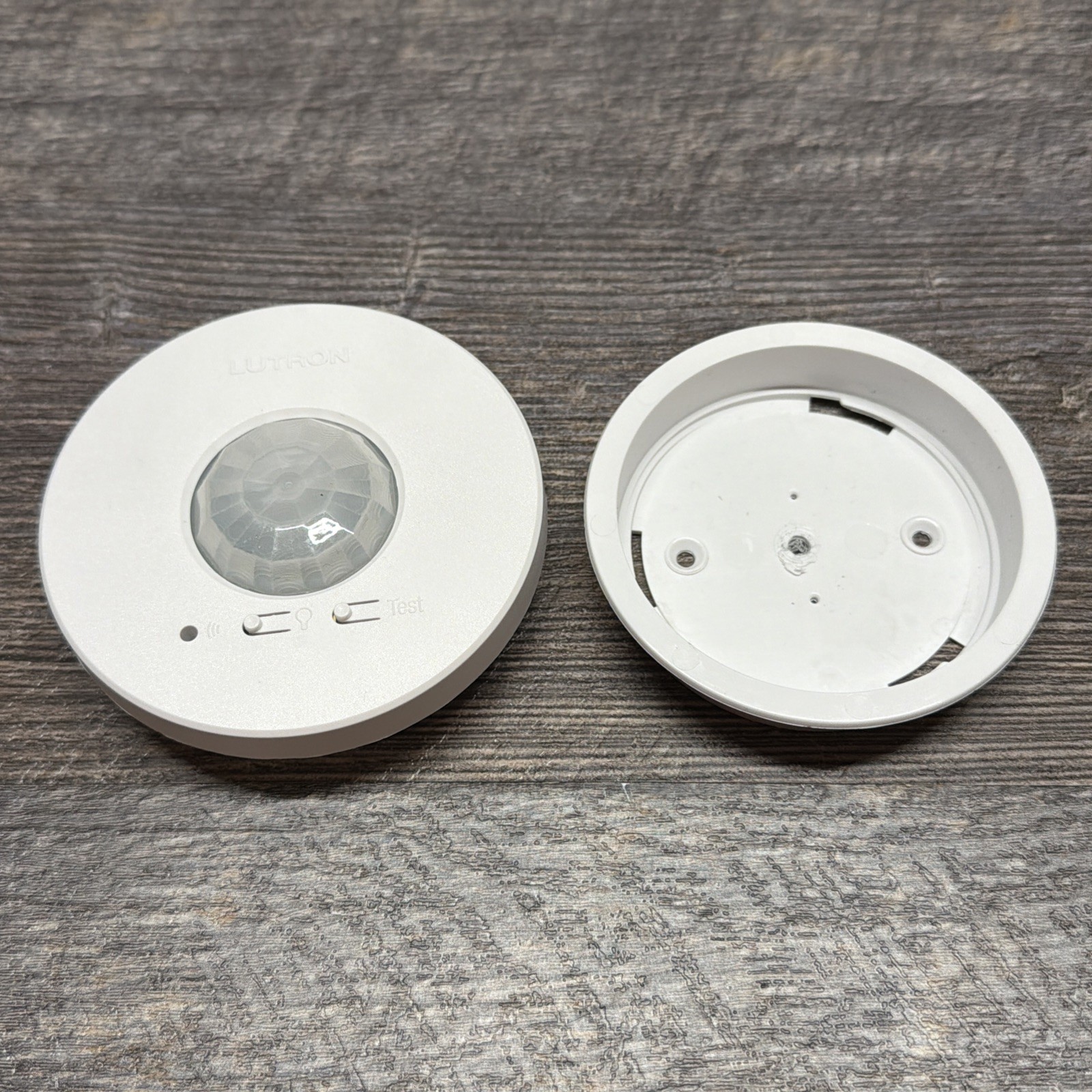 EUC Lutron LRF2-OCR2B-P-WH Ceiling Occupancy Sensor Radio Powr Savr With Bracket