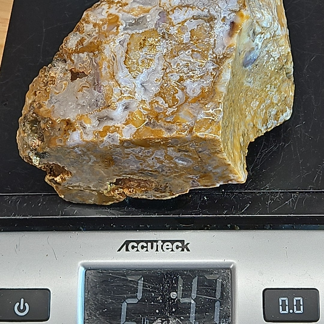 Royal blue agate rough. Spectacular blue colors, sharp banding 2LBS 4.7oz.