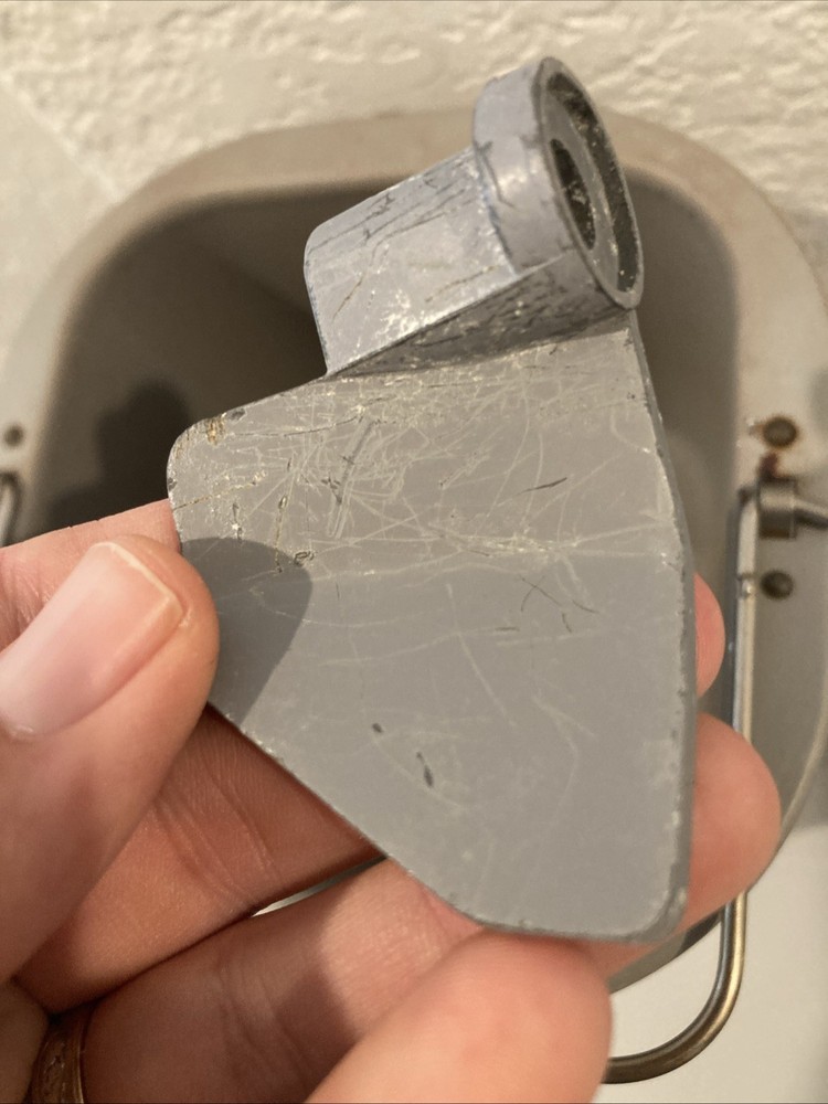 SCRATCHED BREADMAN TR-440 Bread Machine Pan & Paddle – PAN & PADDLE ONLY -