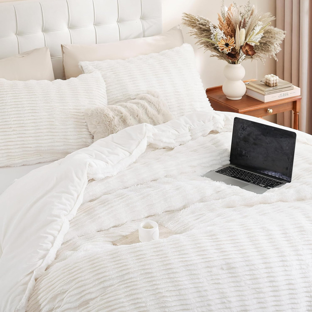 Fluffy White Full Comforter Set with 2 Pillow Cases - Ultra Soft & Warm