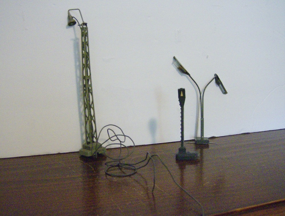 3 ASSORTED LIGHTING FIXTURES * MARKLIN HO SCALE