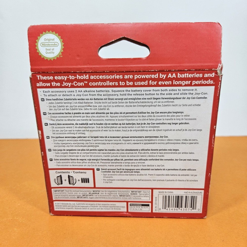 Joy-Con AA Battery Pack Nintendo Switch Controller Complete with ORIGINAL BOX