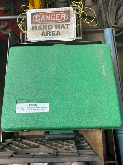 GREENLEE 7646 KNOCKOUT SET USED