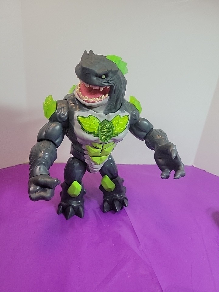 Beast Lab Mahem Megashark Lights Sounds Interactive Tested 7.5"