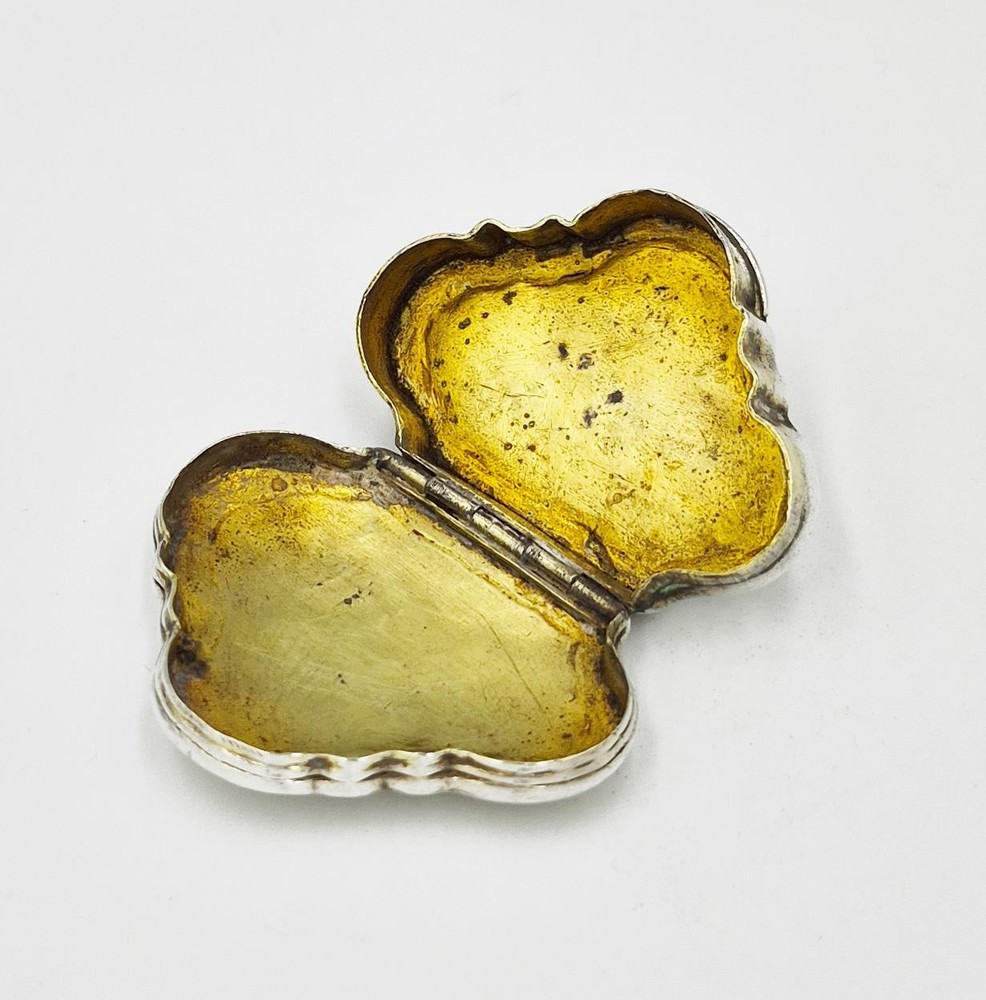 FINE 18TH CENTURY SOLID SILVER SNUFF BOX c1760