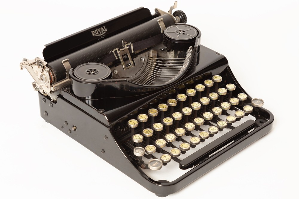 ROYAL JUNIOR "SIGNET" - portable typewriter - EXCELLENT