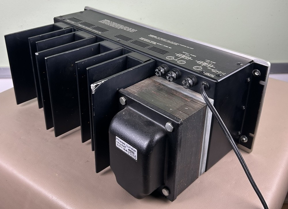 PHASE LINEAR 400 SERIES TWO STEREO AMPLIFIER