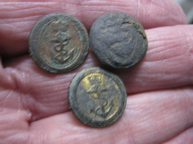 DETECTING FINDS 3 ANCHOR MILITARY BUTTON NEEDS CLEAN 13MM GOLD GILDED