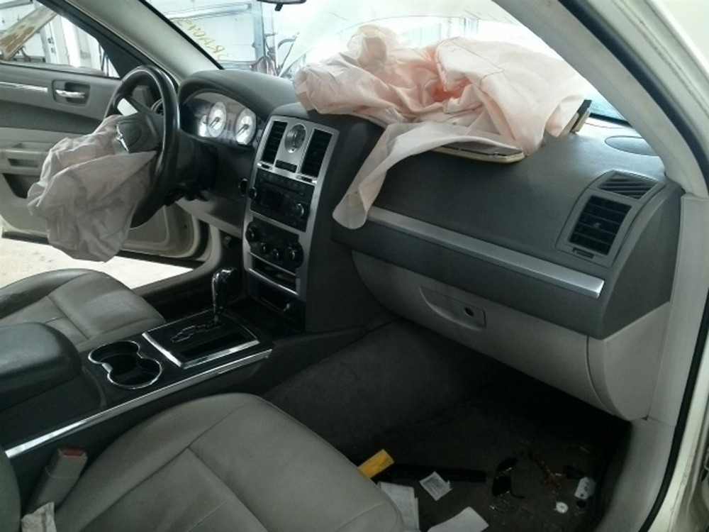 300 2010 High Mounted Stop Light 104795734