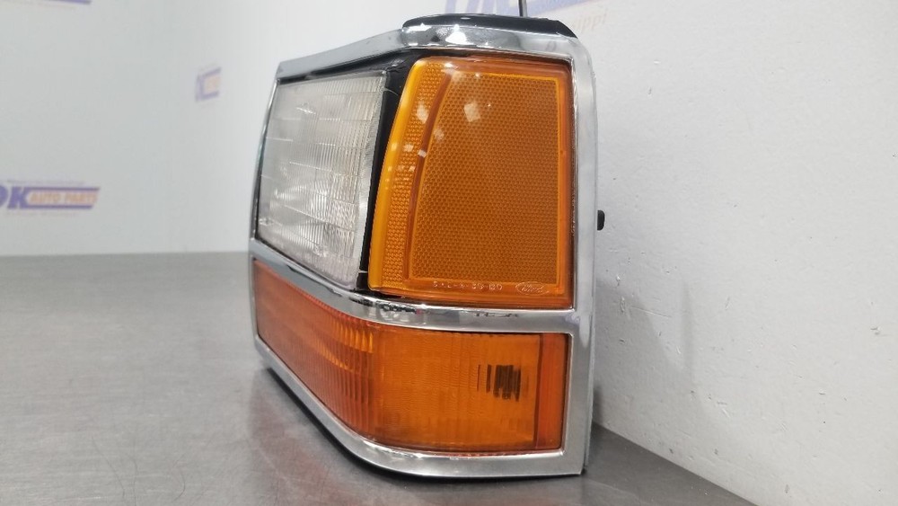 92 FORD RANGER HEADLIGHT TURN SIGNAL CORNER LIGHT ASSEMBLY LEFT DRIVER