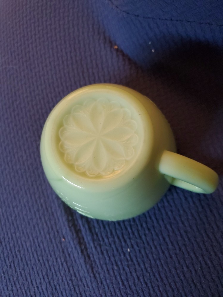 Jadeite Uranium 2 Cup Measuring Cup Sunflower Base