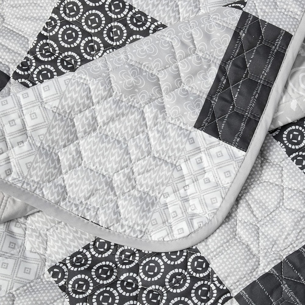 Avondale Manor Evangeline 5 pc Reversible Printed Patchwork Quilt with Throw ...