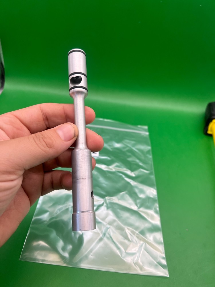 Autococker Bolt