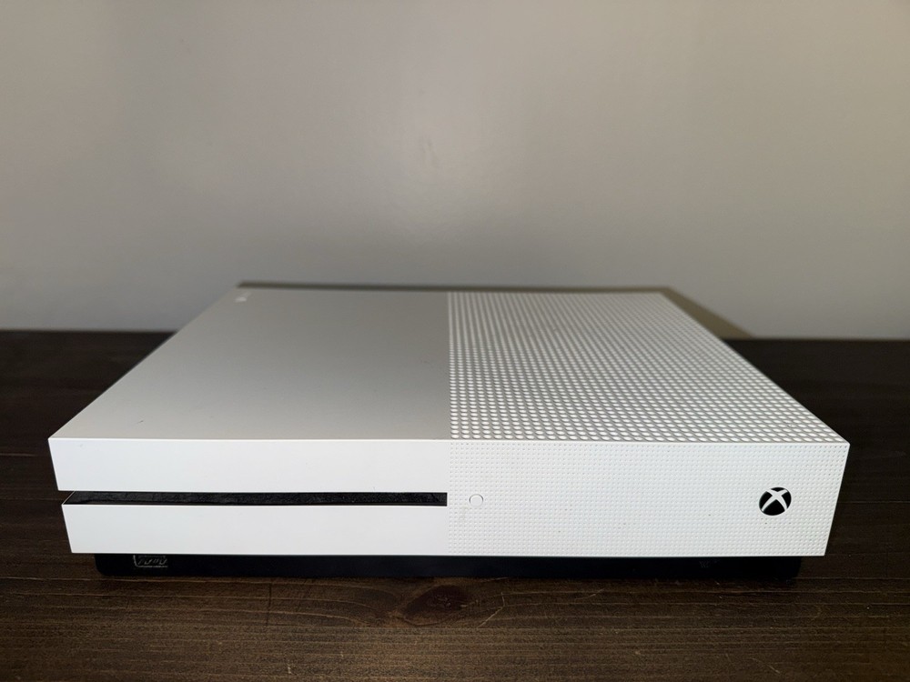 X box One S + 3 Working Controllers + 12 Games !