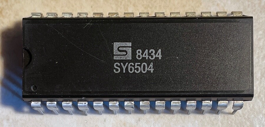 Synertek SY6504 6504 Microprocessor - NOS