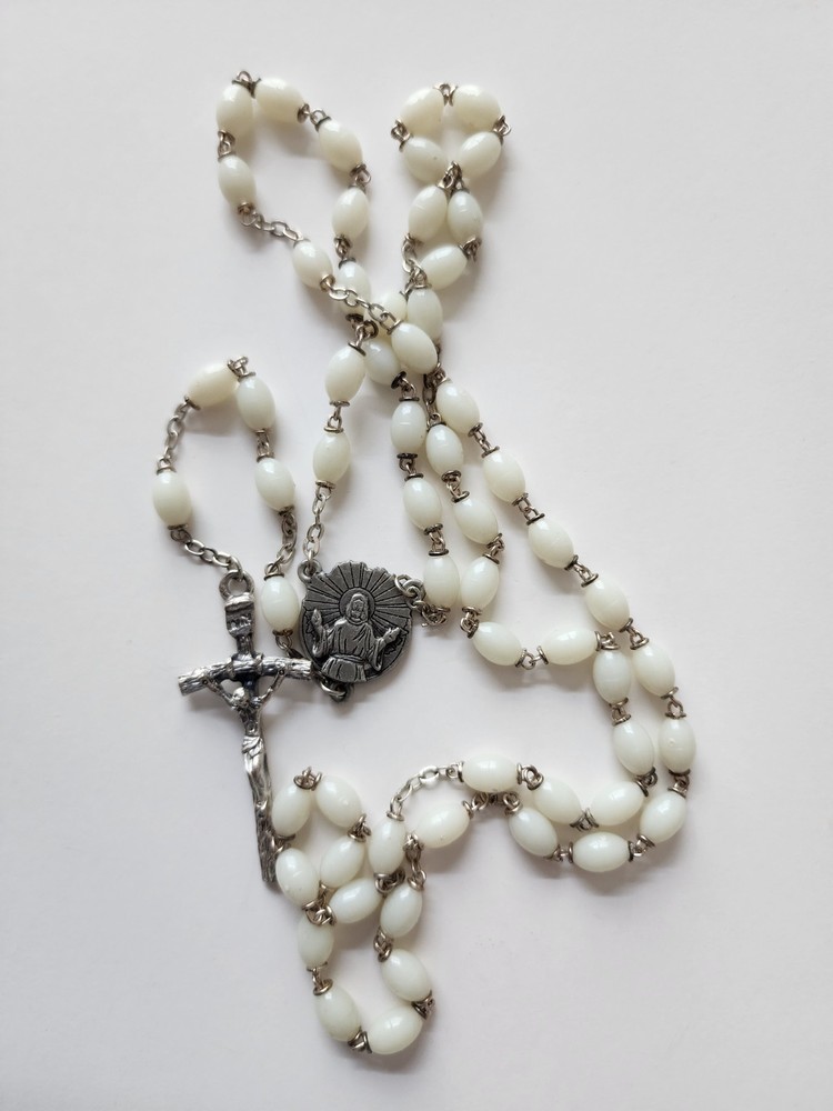 Chapel Italy white plastic beaded rosary, 24 inches