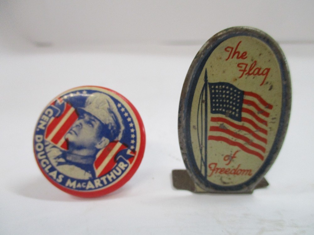 WWII  Original   GEN. DOUGLAS MacARTHUR WWII  PIN PINBACK PIN