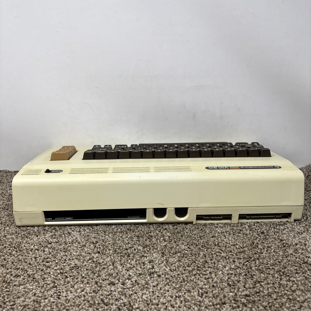 COMMODORE VIC-20 DIN COMPUTER ONLY TESTED AND WORKING READ