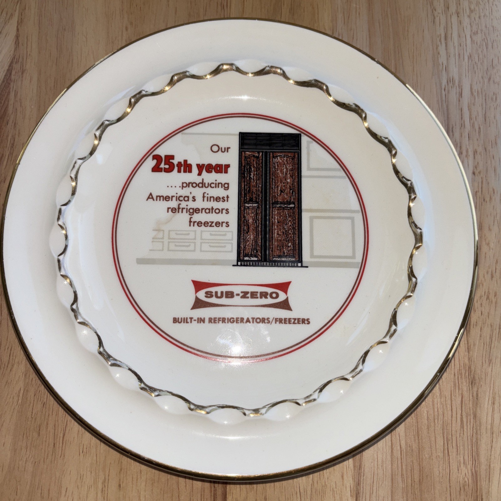 VINTAGE Large  ADVERTISING  ASHTRAY Ceramic Sub-Zero Refrigerators Freezers 25th