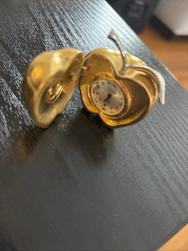 TIMEX CLOCK APPLE  SHAPED - Vintage