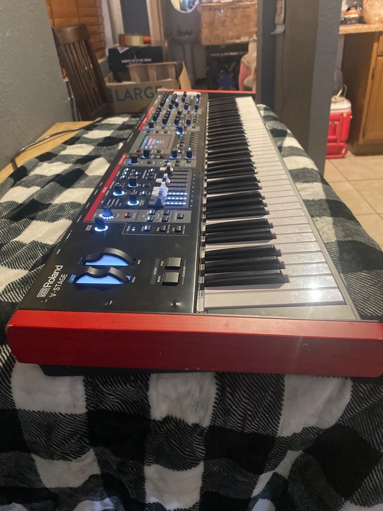 Roland V-STAGE76 76-Note Performance Keyboard (Damaged )