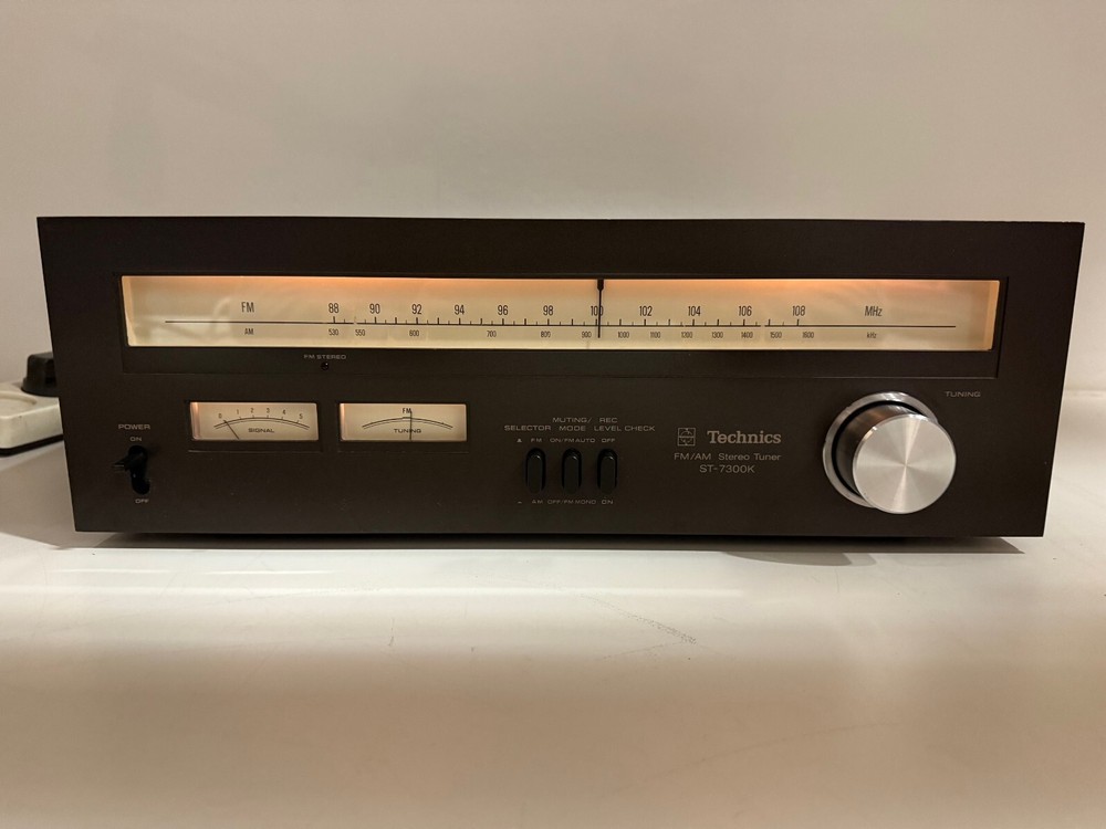 Technics ST - 7300K FM/AM Stereo Tuner